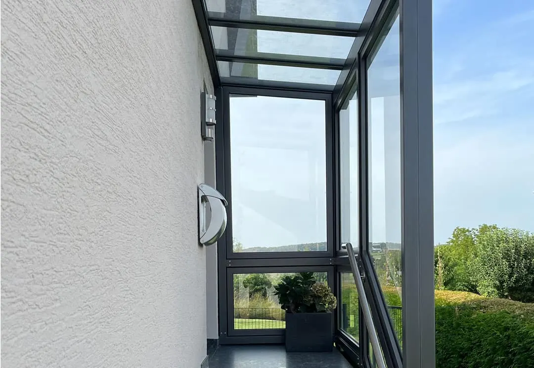 Moderne Eingangsüberdachung in Altshausen
