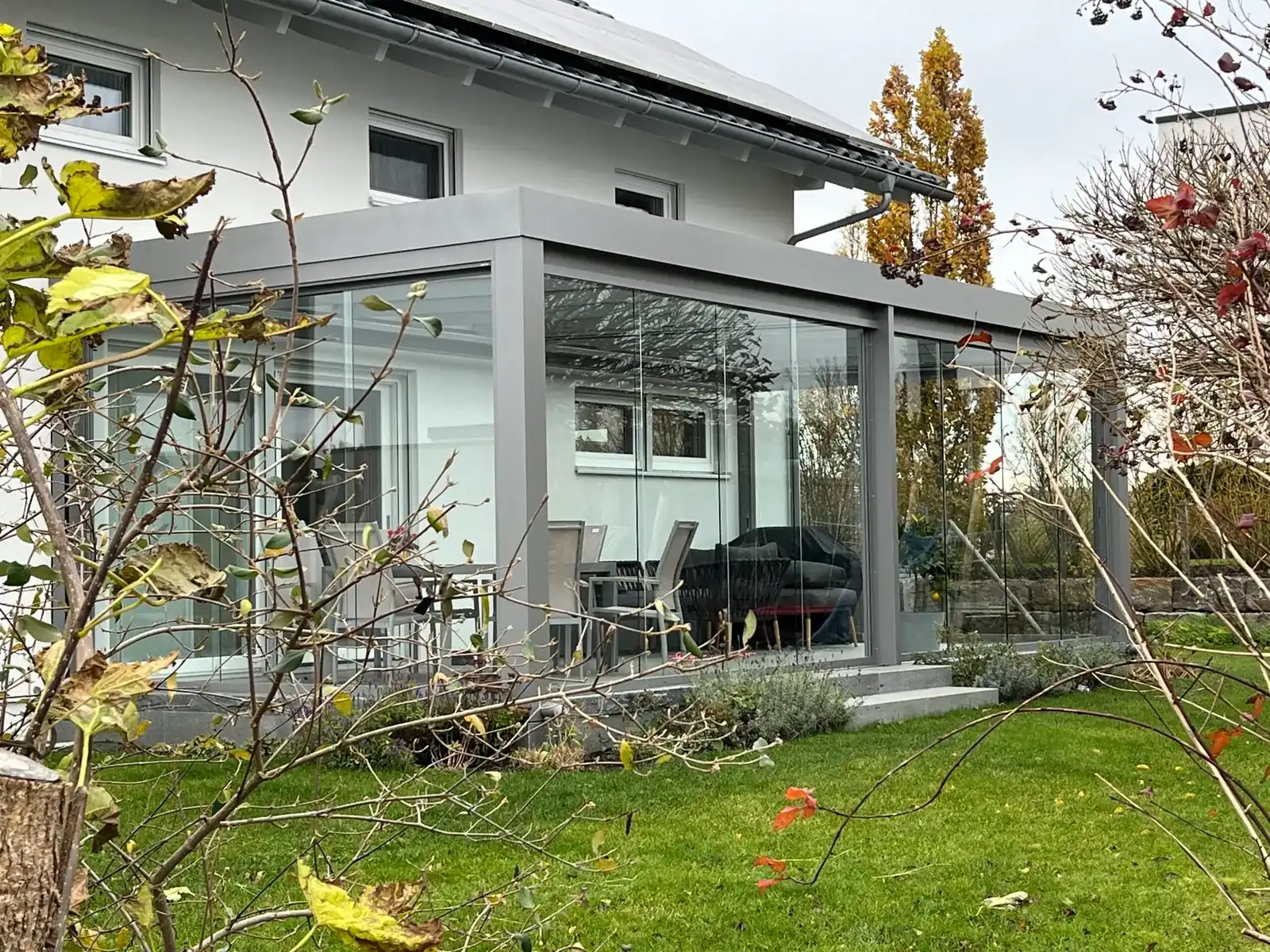 Terrassendach an der Hausecke bei Ulm