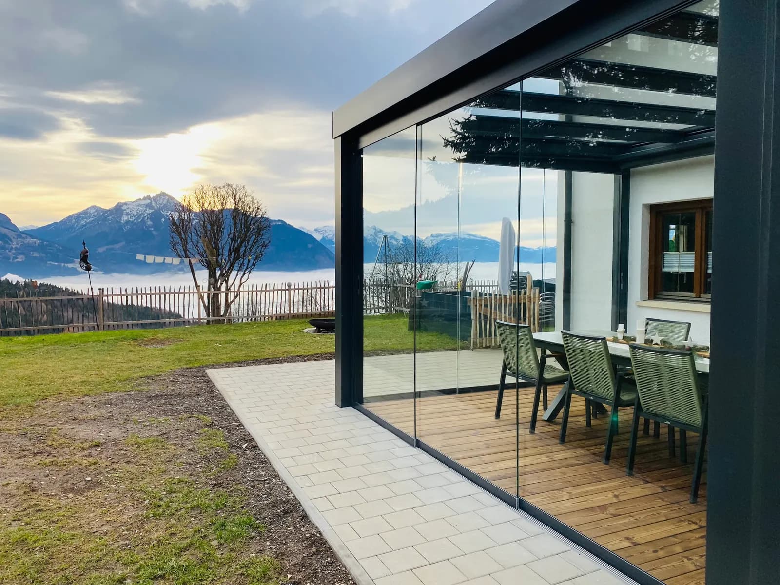 Kaltwintergarten über dem Nebelmeer in Vorarlberg
